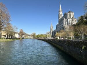Le Gave de Pau près du Sanctuaire de Lourdes