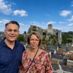 Christelle et Stéphane devant le château-fort de Lourdes