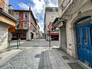 Rue du Bourg et rue de la Grotte à Lourde