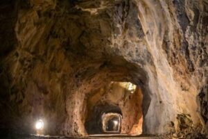 Vue intérieure de la grotte du Pic du Jer à Lourdes